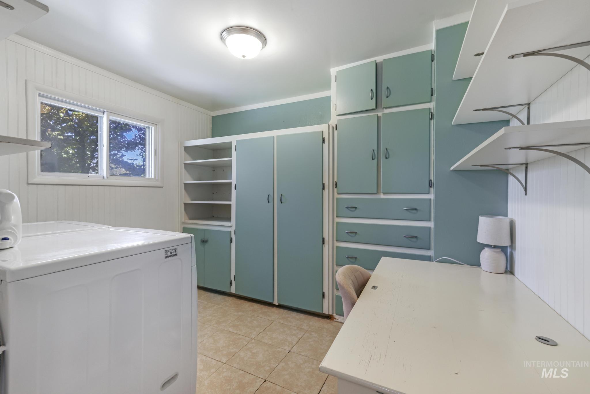 564 S Blue Lakes Blvd, Twin Falls, Idaho 83301, 4 Bedrooms, 2 Bathrooms, Residential Income For Sale, Price $799,999,MLS 98977946