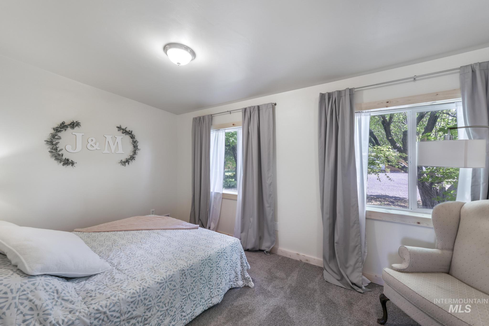 564 S Blue Lakes Blvd, Twin Falls, Idaho 83301, 4 Bedrooms, 2 Bathrooms, Residential Income For Sale, Price $799,999, 98977946