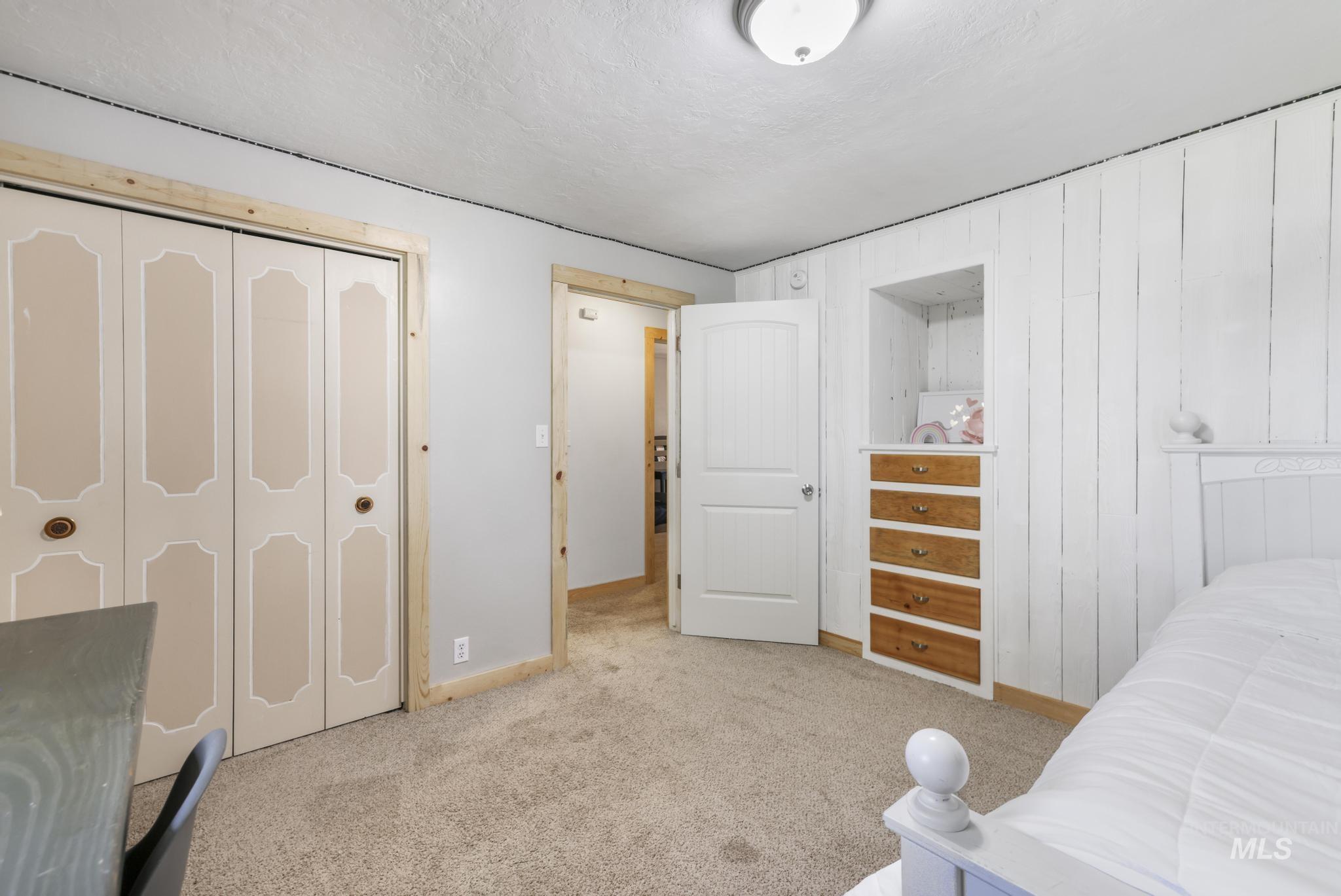 564 S Blue Lakes Blvd, Twin Falls, Idaho 83301, 4 Bedrooms, 2 Bathrooms, Residential Income For Sale, Price $799,999, 98977946