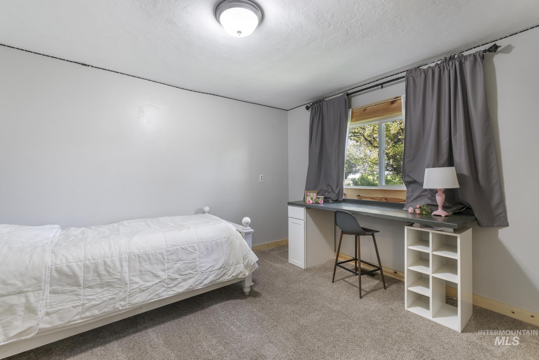 564 S Blue Lakes Blvd, Twin Falls, Idaho 83301, 4 Bedrooms, 2 Bathrooms, Residential Income For Sale, Price $799,999, 98977946