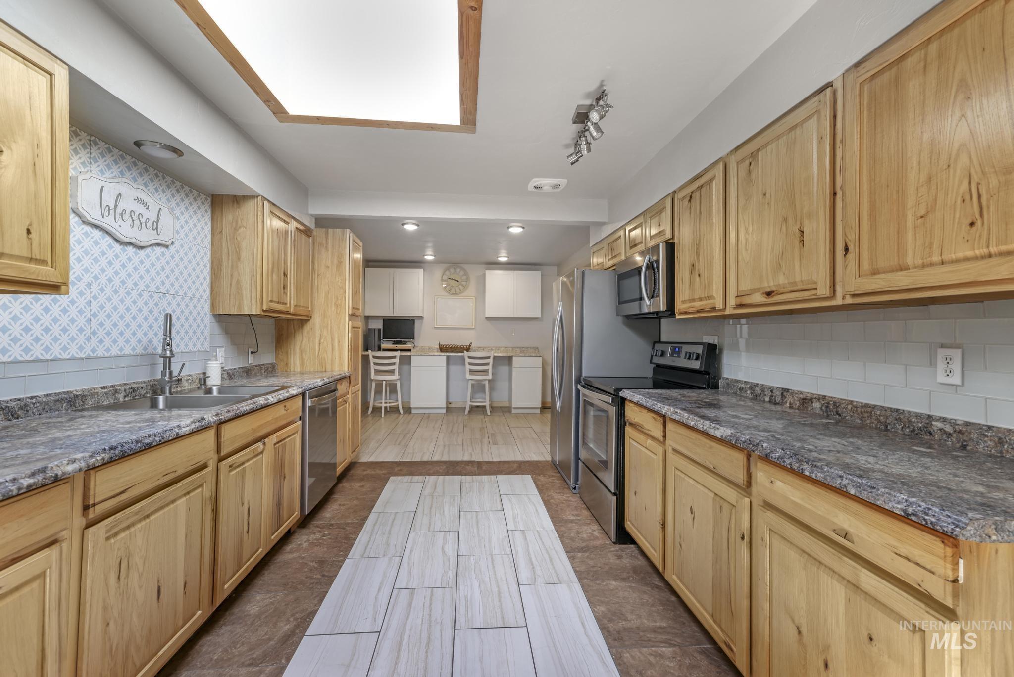 564 S Blue Lakes Blvd, Twin Falls, Idaho 83301, 4 Bedrooms, 2 Bathrooms, Residential Income For Sale, Price $799,999,MLS 98977946