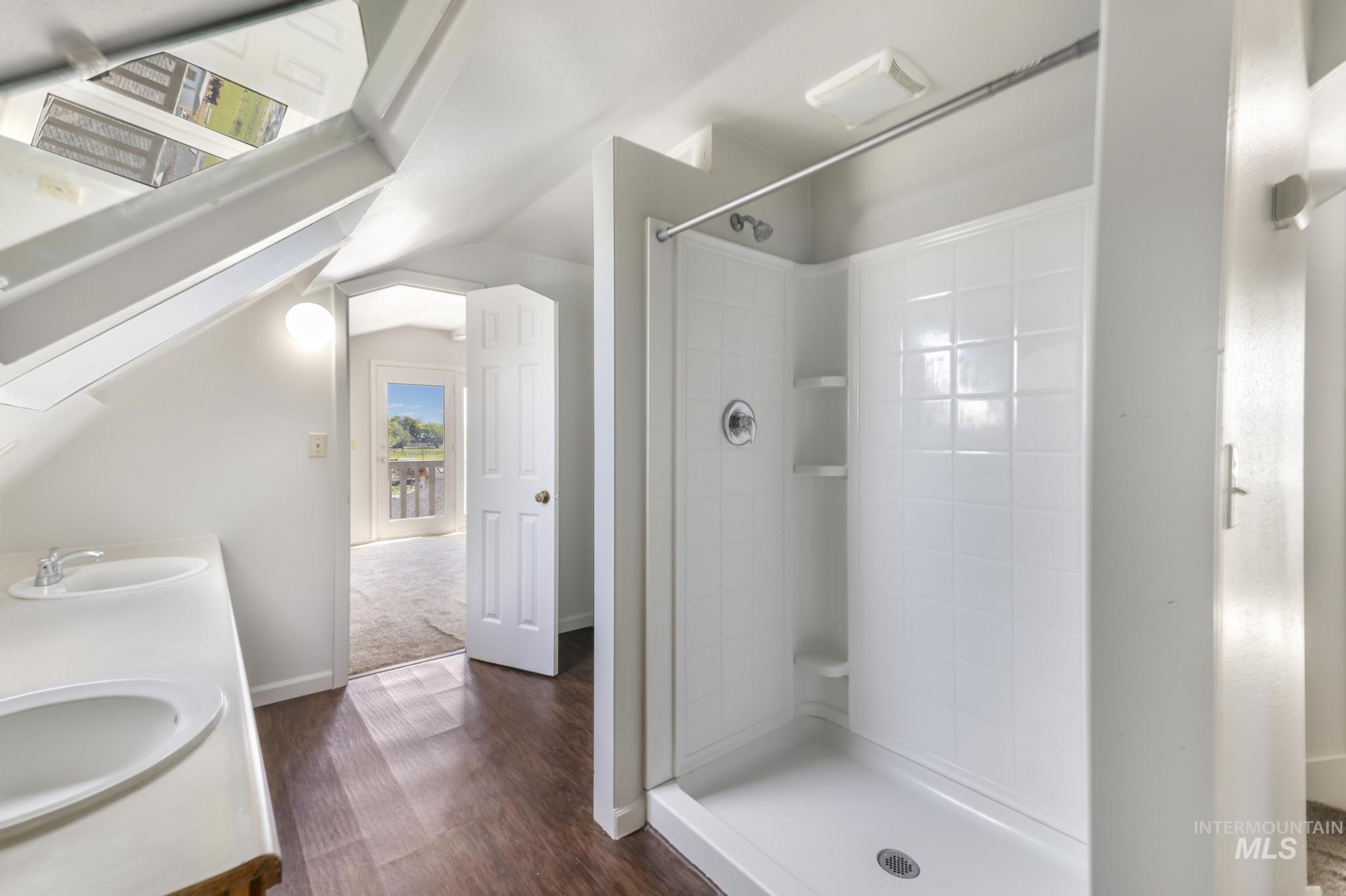 564 S Blue Lakes Blvd, Twin Falls, Idaho 83301, 4 Bedrooms, 2 Bathrooms, Residential Income For Sale, Price $799,999, 98977946