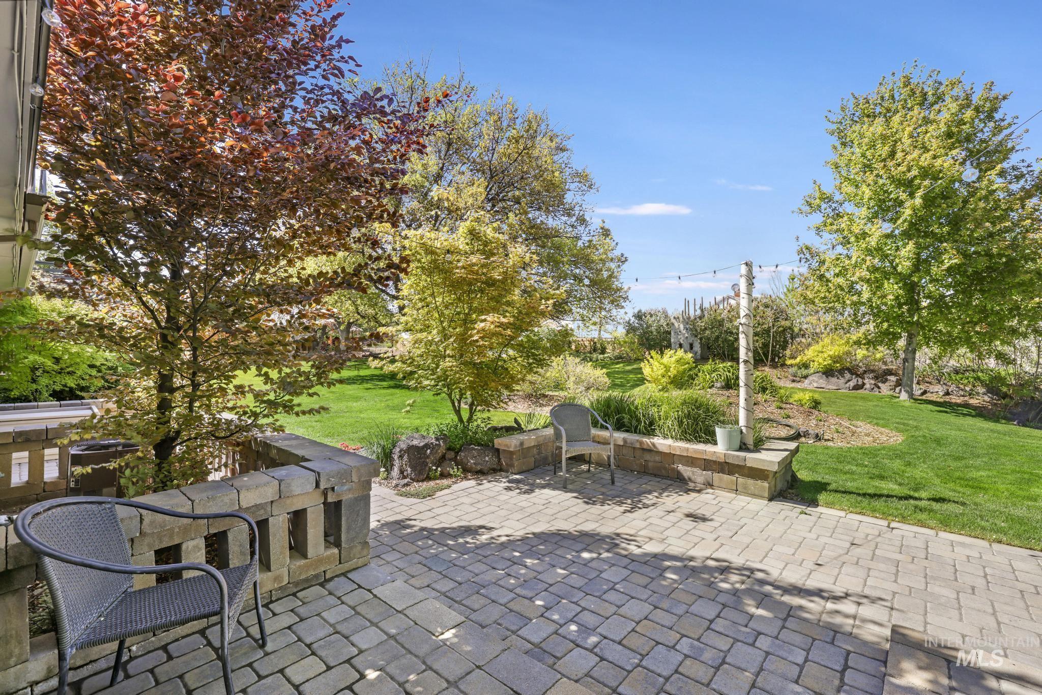 564 S Blue Lakes Blvd, Twin Falls, Idaho 83301, 4 Bedrooms, 2 Bathrooms, Residential Income For Sale, Price $799,999, 98977946