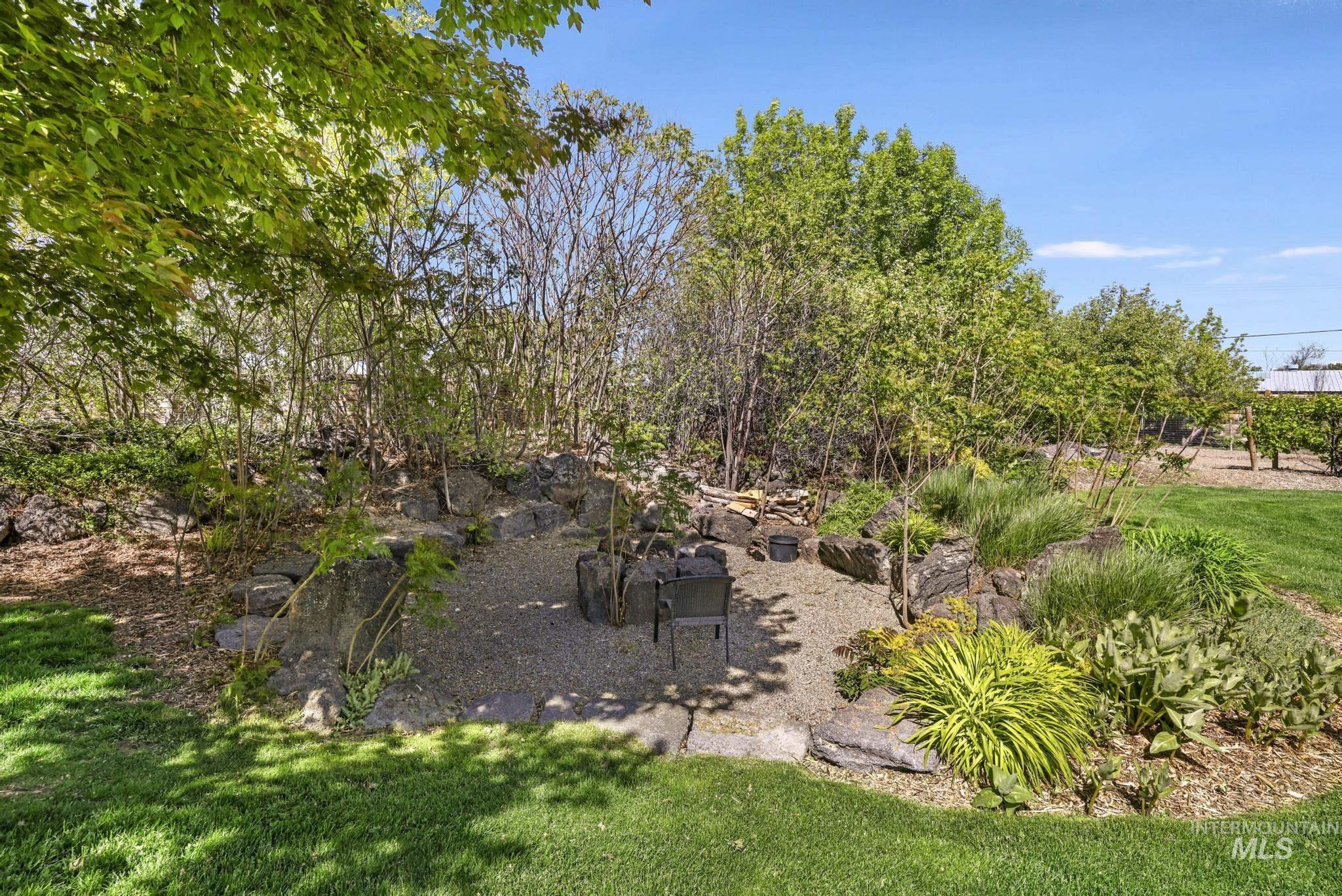 564 S Blue Lakes Blvd, Twin Falls, Idaho 83301, 4 Bedrooms, 2 Bathrooms, Residential Income For Sale, Price $799,999, 98977946