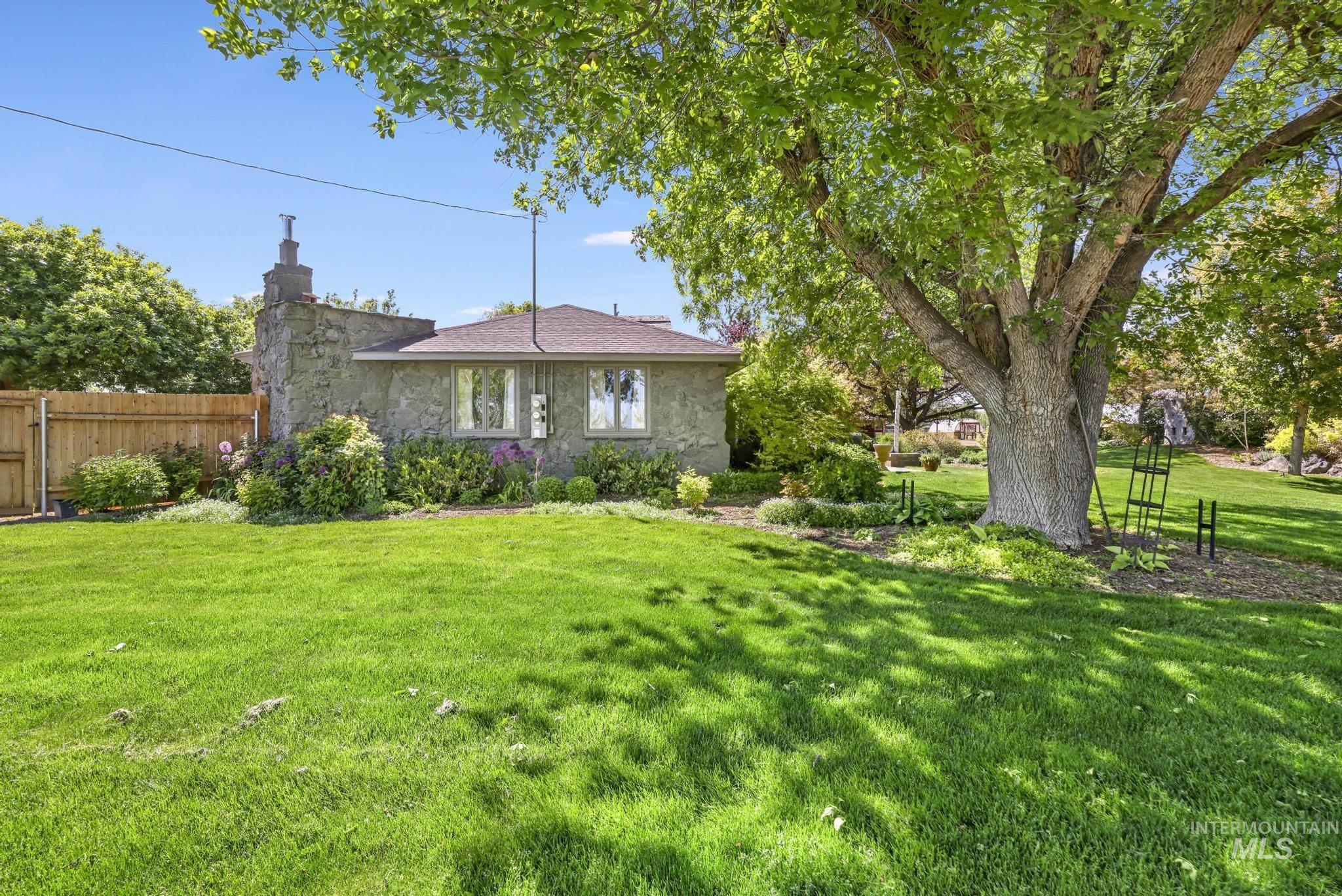 564 S Blue Lakes Blvd, Twin Falls, Idaho 83301, 4 Bedrooms, 2 Bathrooms, Residential Income For Sale, Price $799,999, 98977946