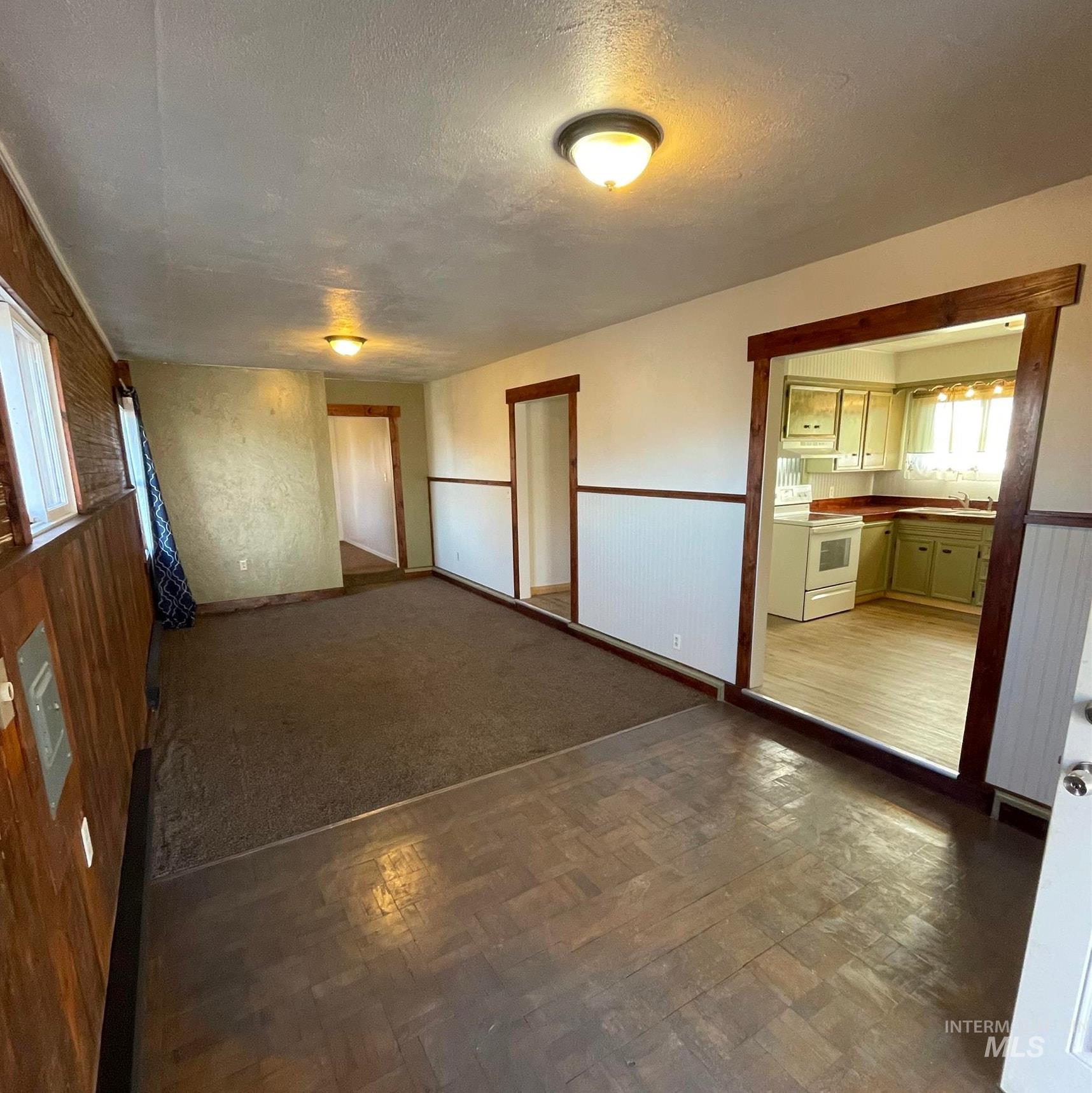 564 S Blue Lakes Blvd, Twin Falls, Idaho 83301, 4 Bedrooms, 2 Bathrooms, Residential Income For Sale, Price $799,999, 98977946