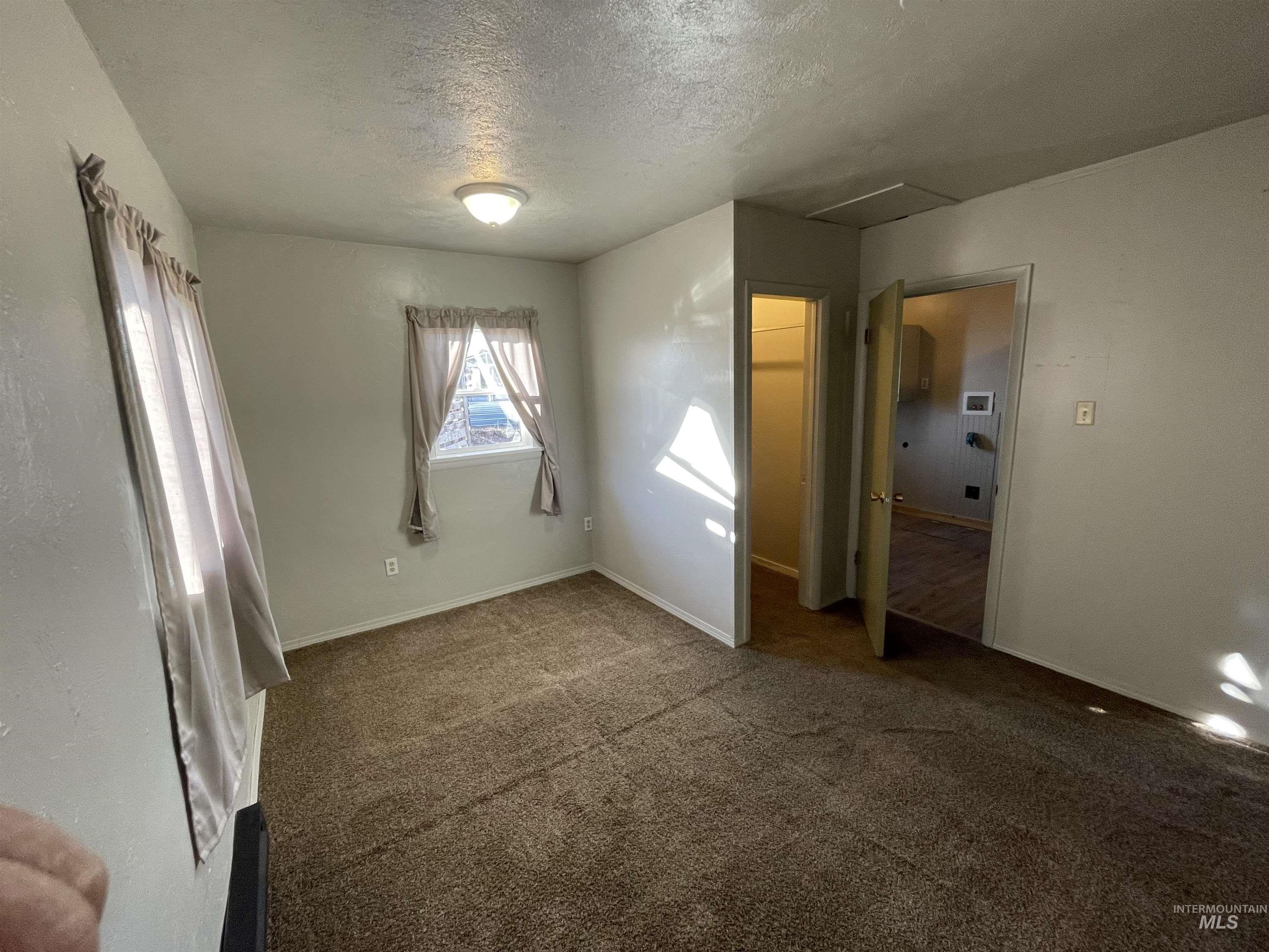 564 S Blue Lakes Blvd, Twin Falls, Idaho 83301, 4 Bedrooms, 2 Bathrooms, Residential Income For Sale, Price $799,999, 98977946