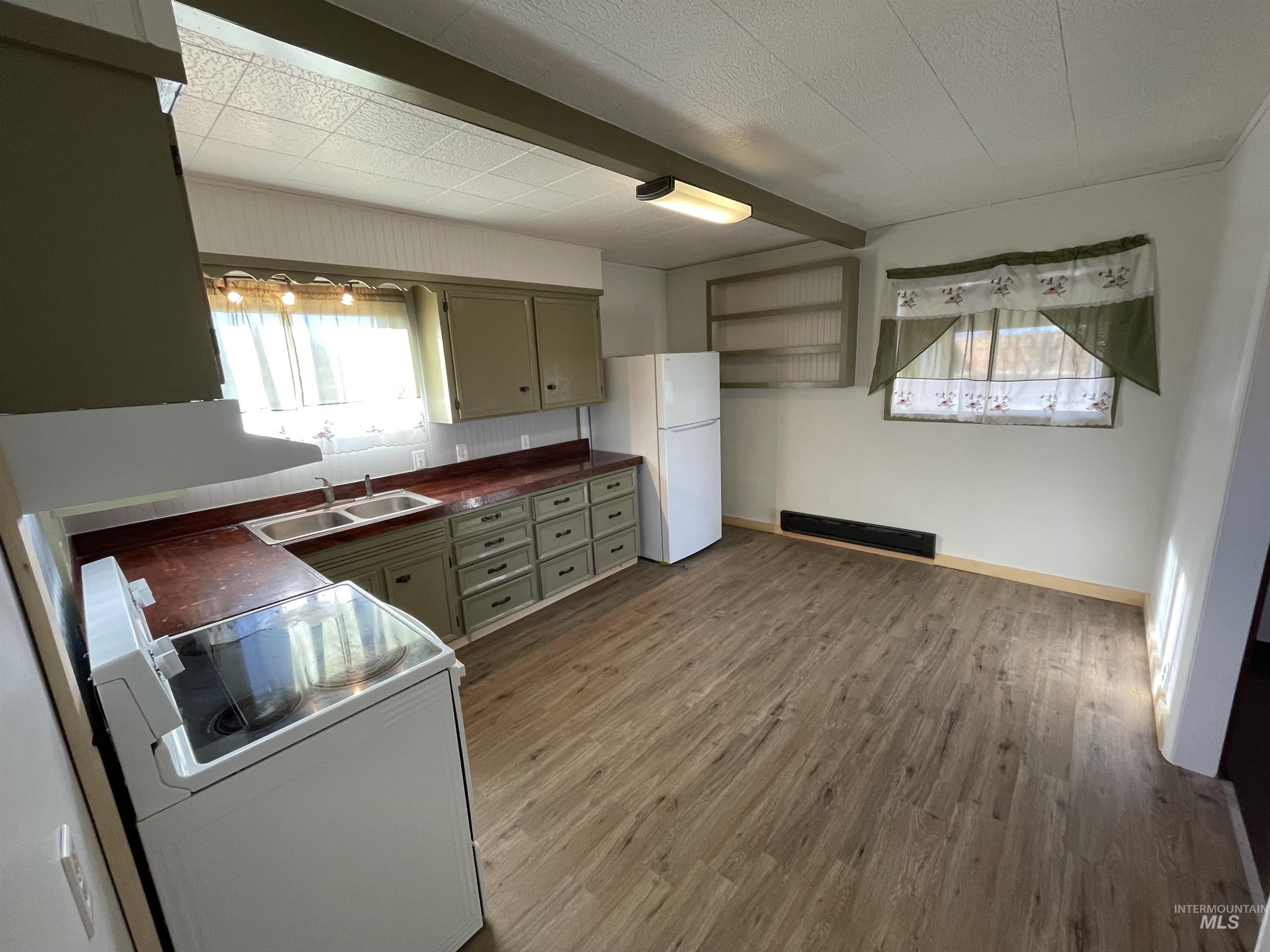 564 S Blue Lakes Blvd, Twin Falls, Idaho 83301, 4 Bedrooms, 2 Bathrooms, Residential Income For Sale, Price $799,999, 98977946