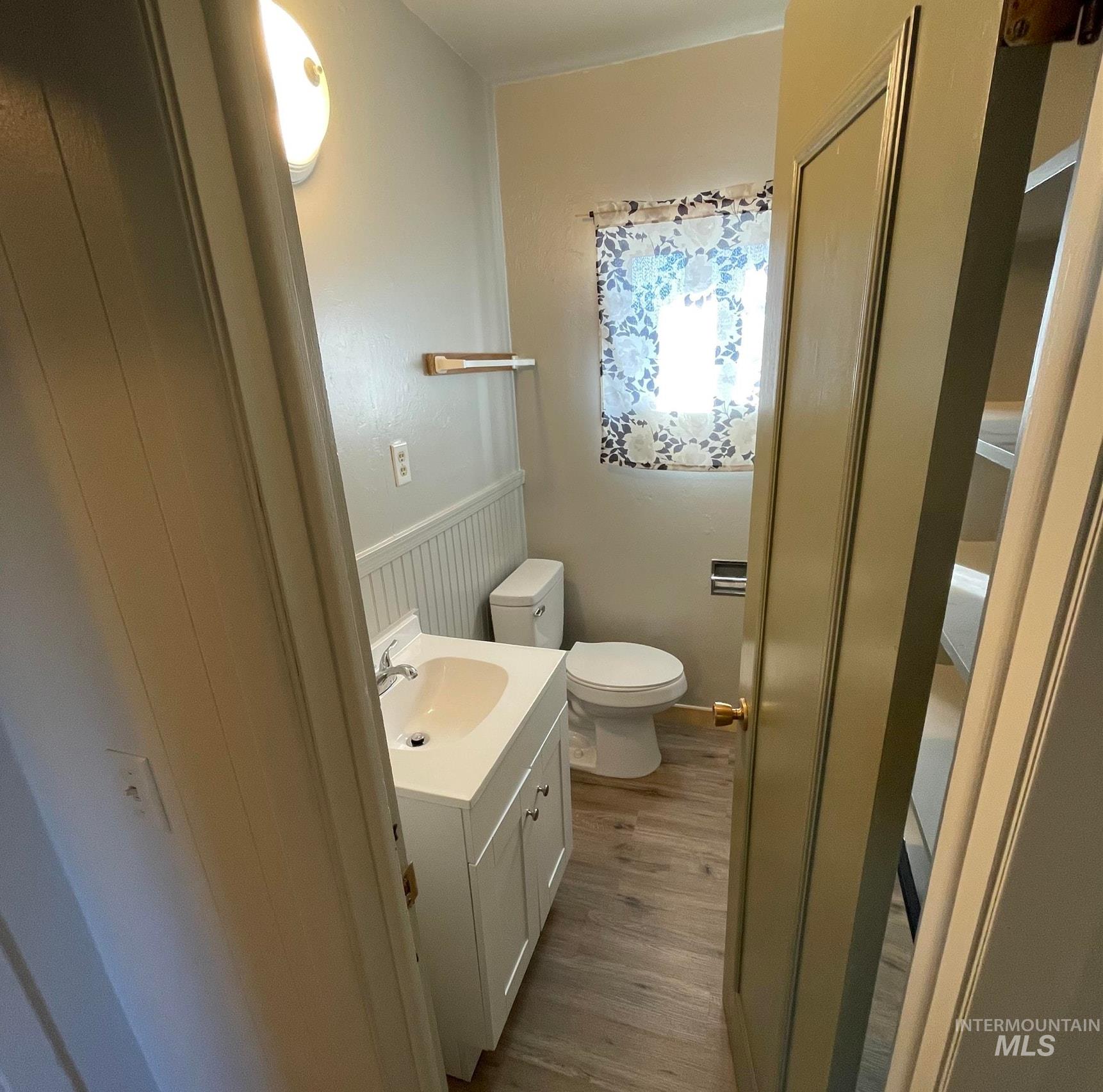 564 S Blue Lakes Blvd, Twin Falls, Idaho 83301, 4 Bedrooms, 2 Bathrooms, Residential Income For Sale, Price $799,999, 98977946