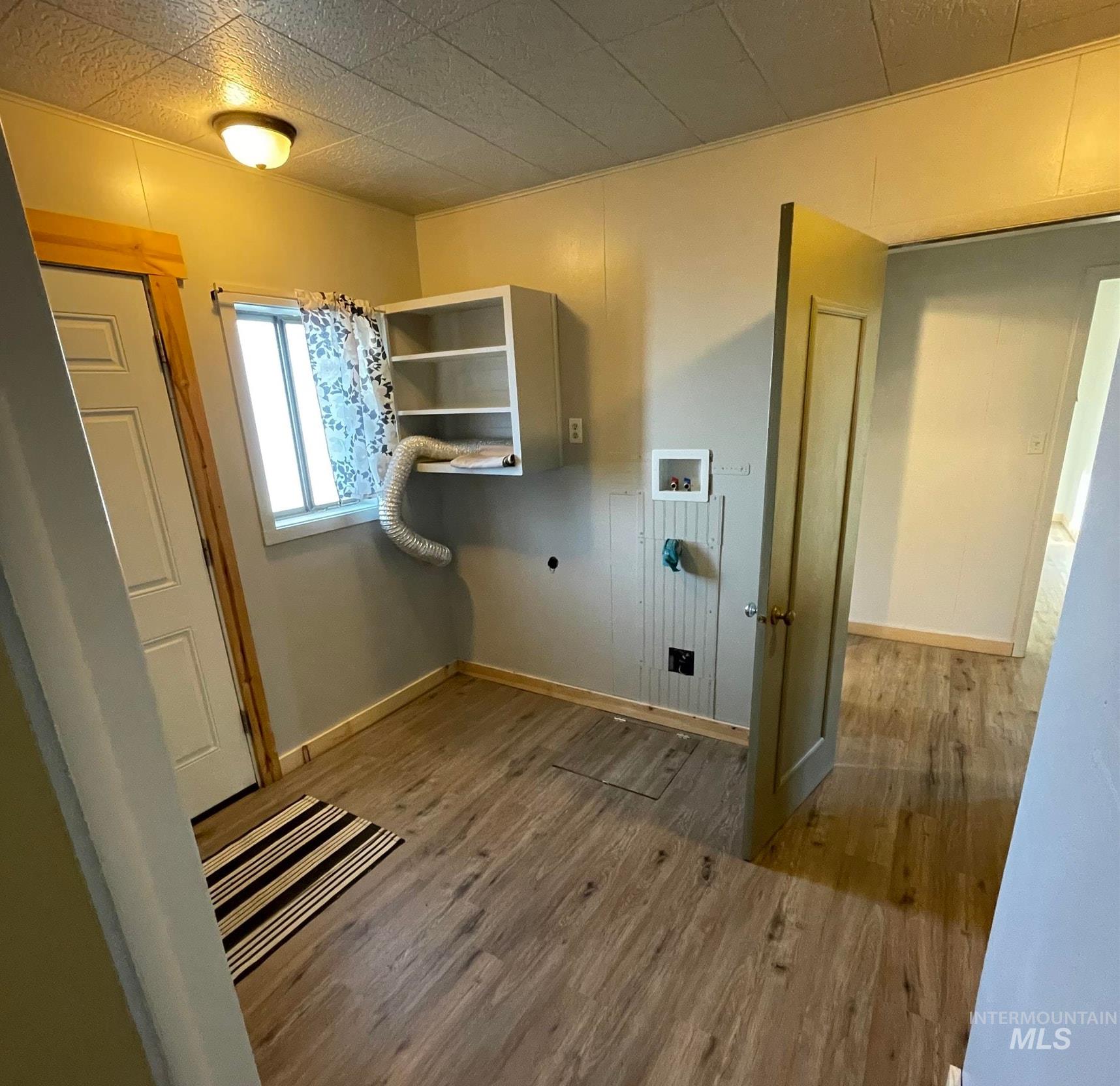 564 S Blue Lakes Blvd, Twin Falls, Idaho 83301, 4 Bedrooms, 2 Bathrooms, Residential Income For Sale, Price $799,999, 98977946