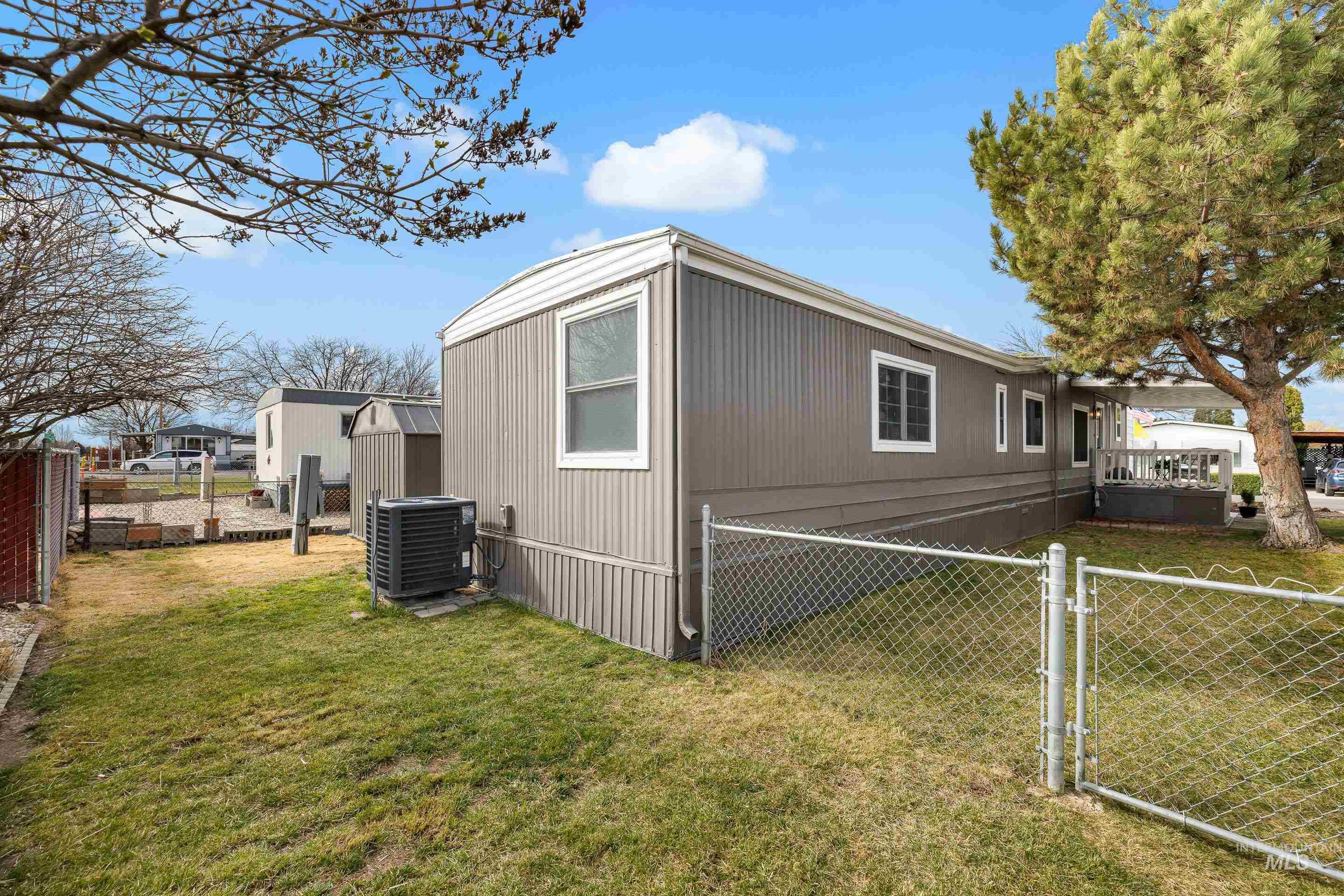 2688 N Pilgrim Lane, Boise, Idaho 83704, 2 Bedrooms, 2 Bathrooms, Residential For Sale, Price $124,900, 98977948