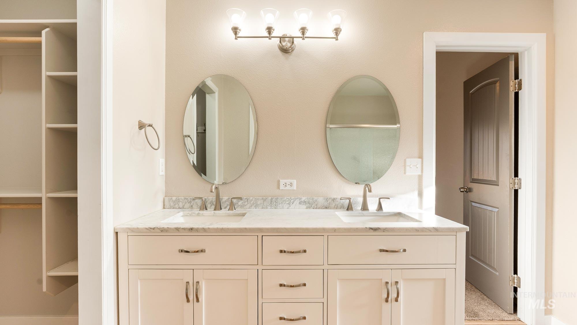 2832 E Indian Creek Dr, Meridian, Idaho 83642, 4 Bedrooms, 2 Bathrooms, Residential For Sale, Price $579,900,MLS 98977949