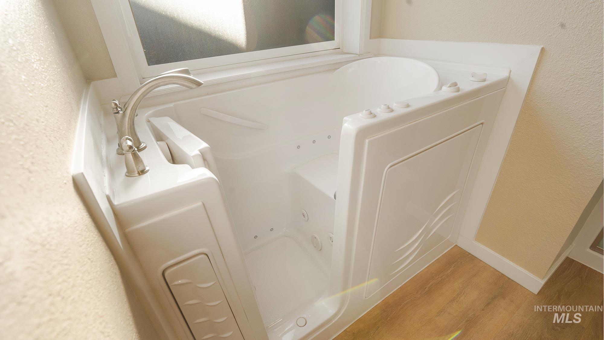 2832 E Indian Creek Dr, Meridian, Idaho 83642, 4 Bedrooms, 2 Bathrooms, Residential For Sale, Price $579,900,MLS 98977949