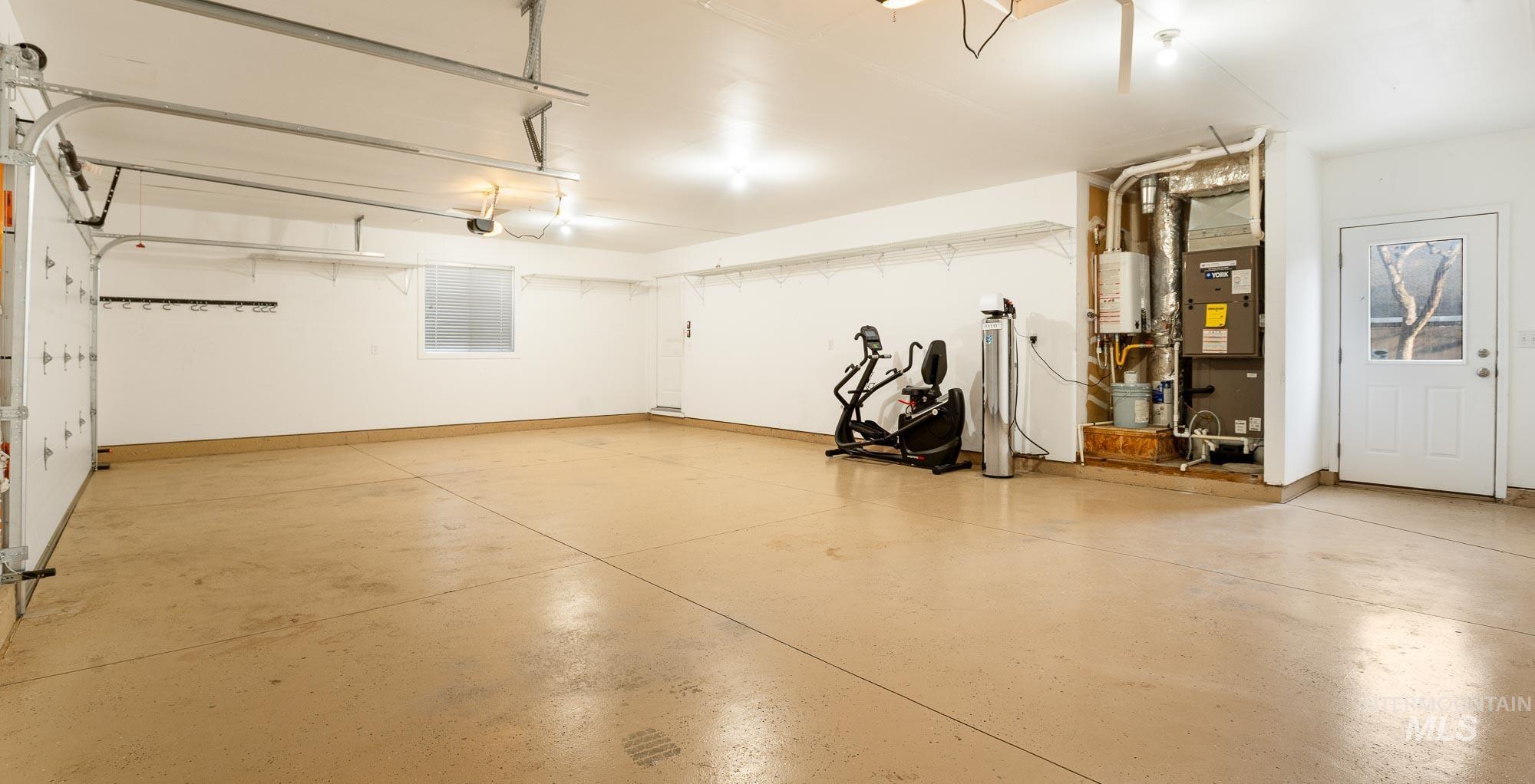 2832 E Indian Creek Dr, Meridian, Idaho 83642, 4 Bedrooms, 2 Bathrooms, Residential For Sale, Price $579,900,MLS 98977949