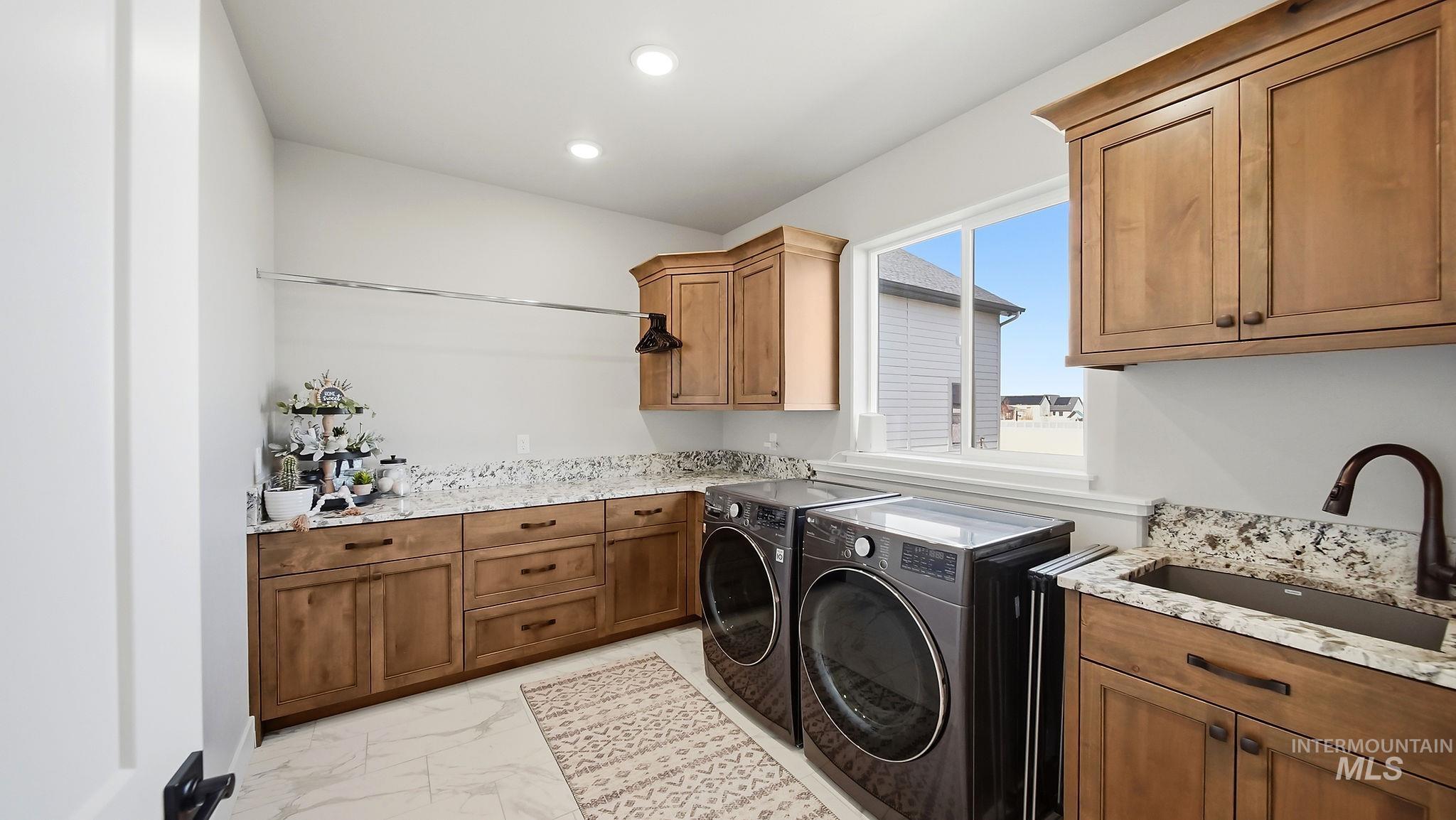 3556 E 3876 N, Kimberly, Idaho 83341, 3 Bedrooms, 3.5 Bathrooms, Residential For Sale, Price $1,050,000, 98977951