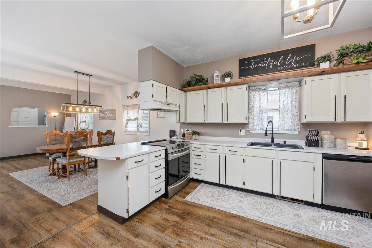 326 Montana Street, Gooding, Idaho 83330, 2 Bedrooms, 1 Bathroom, Residential For Sale, Price $258,000, 98977952