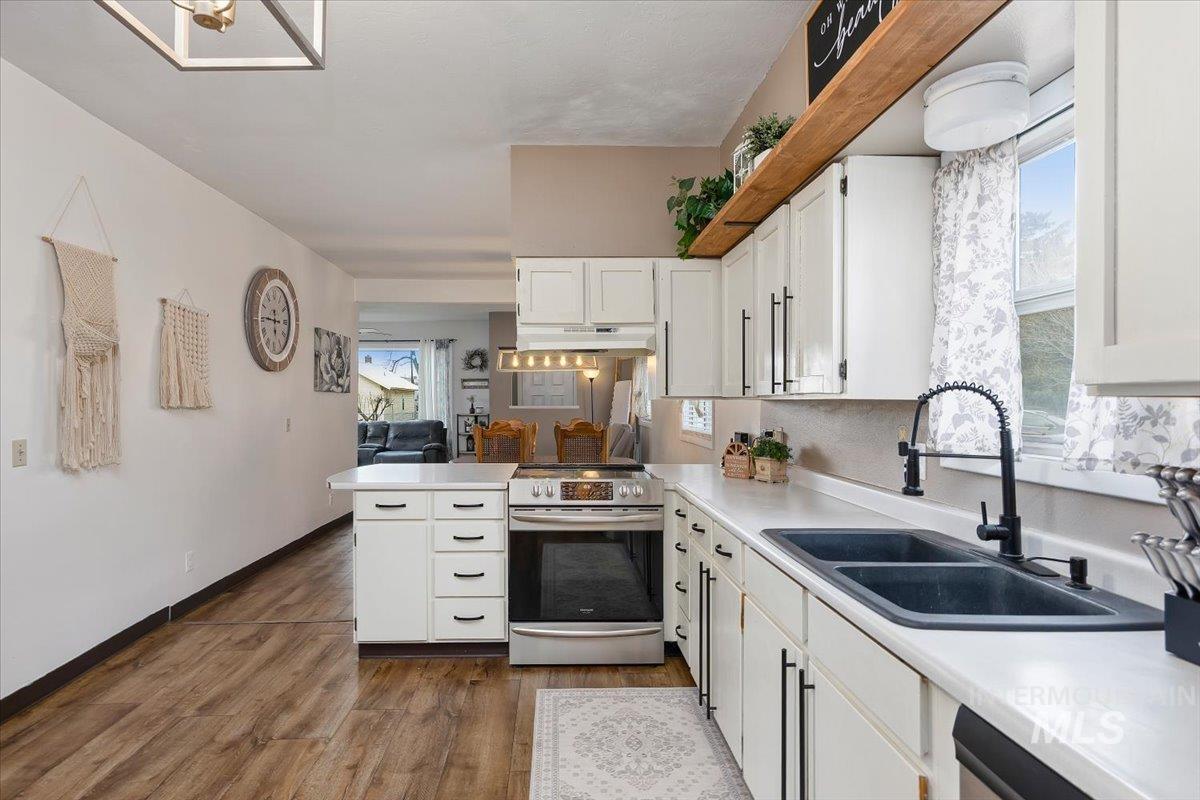 326 Montana Street, Gooding, Idaho 83330, 2 Bedrooms, 1 Bathroom, Residential For Sale, Price $258,000, 98977952