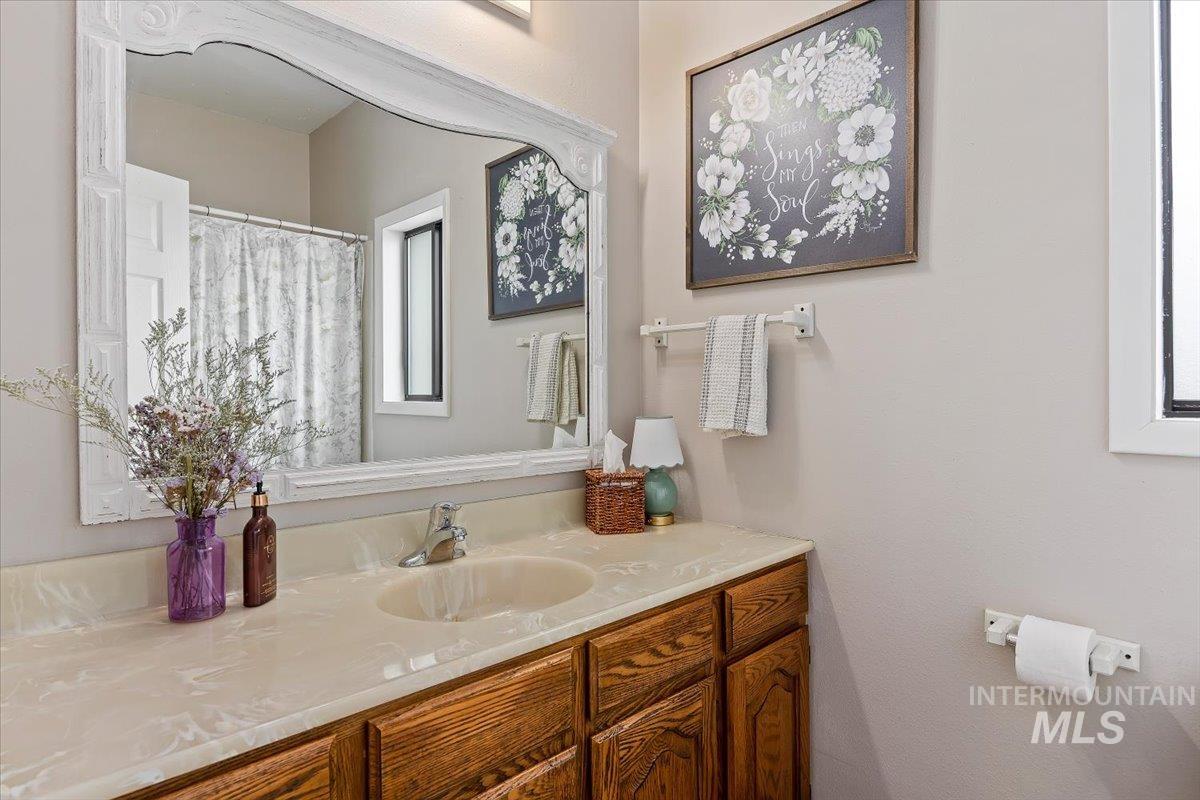 326 Montana Street, Gooding, Idaho 83330, 2 Bedrooms, 1 Bathroom, Residential For Sale, Price $258,000, 98977952