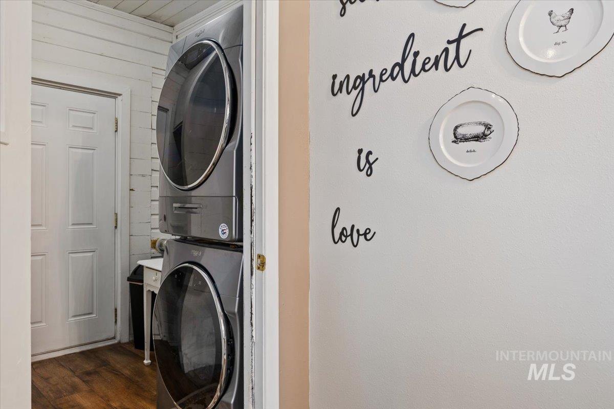 326 Montana Street, Gooding, Idaho 83330, 2 Bedrooms, 1 Bathroom, Residential For Sale, Price $258,000, 98977952