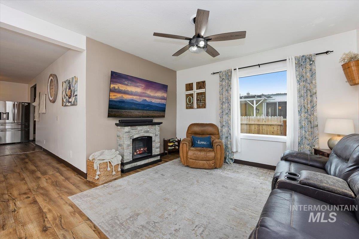 326 Montana Street, Gooding, Idaho 83330, 2 Bedrooms, 1 Bathroom, Residential For Sale, Price $258,000, 98977952