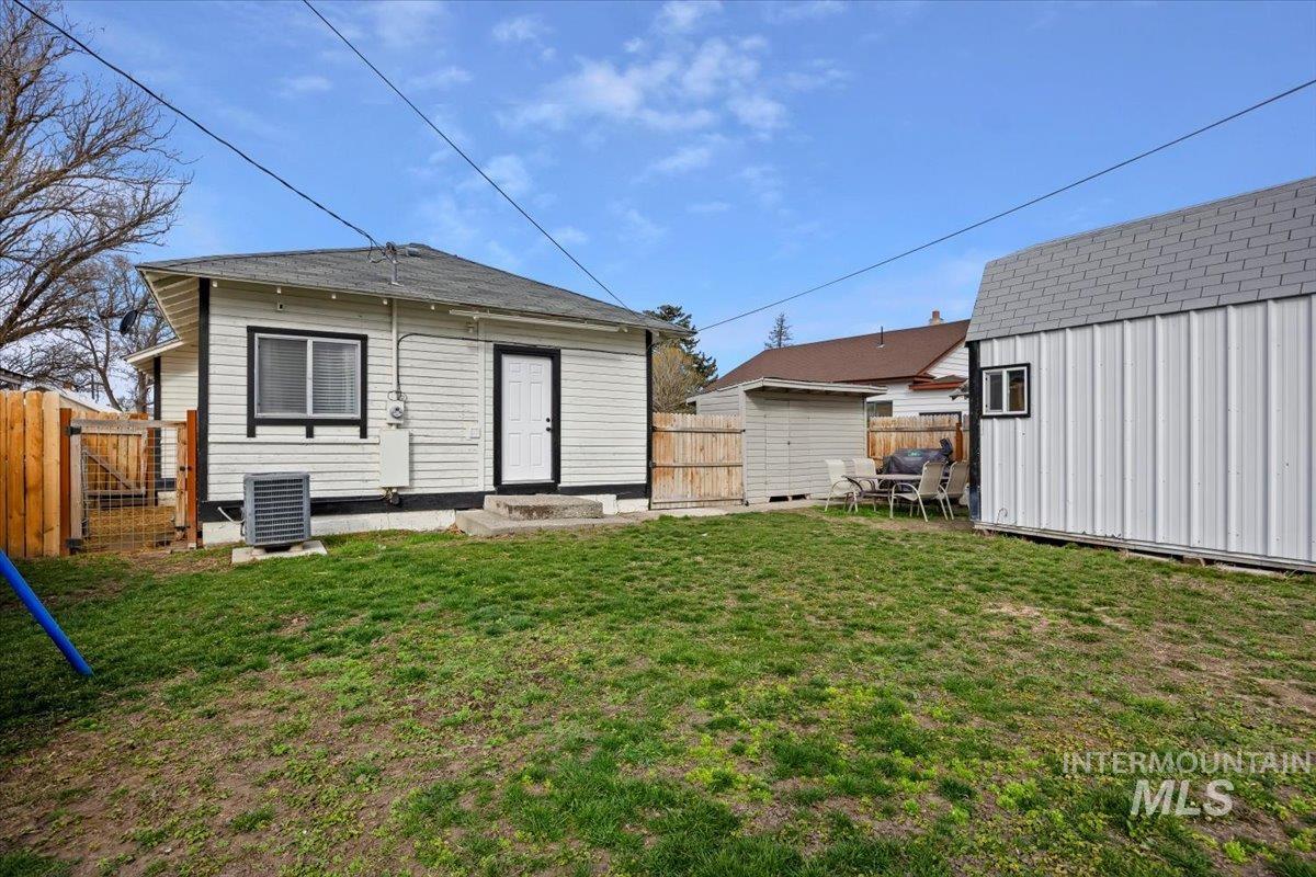 326 Montana Street, Gooding, Idaho 83330, 2 Bedrooms, 1 Bathroom, Residential For Sale, Price $258,000, 98977952