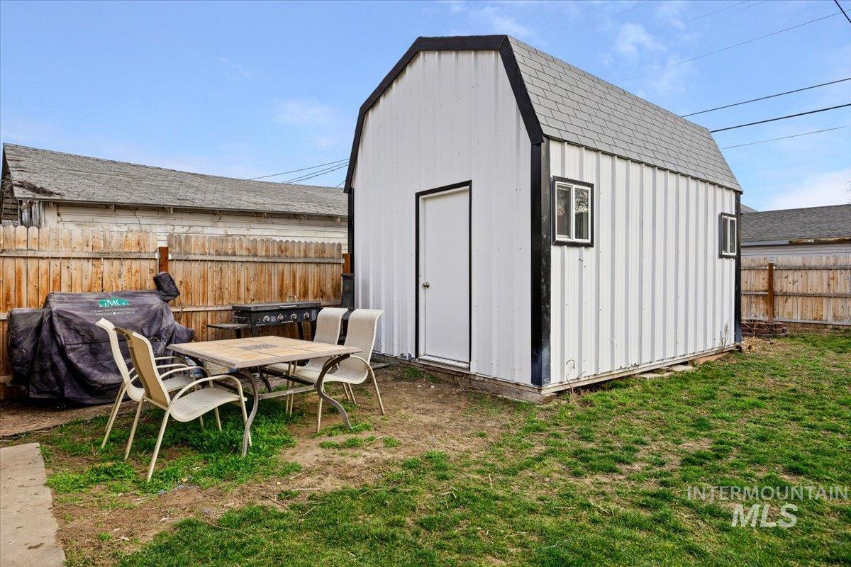 326 Montana Street, Gooding, Idaho 83330, 2 Bedrooms, 1 Bathroom, Residential For Sale, Price $258,000, 98977952