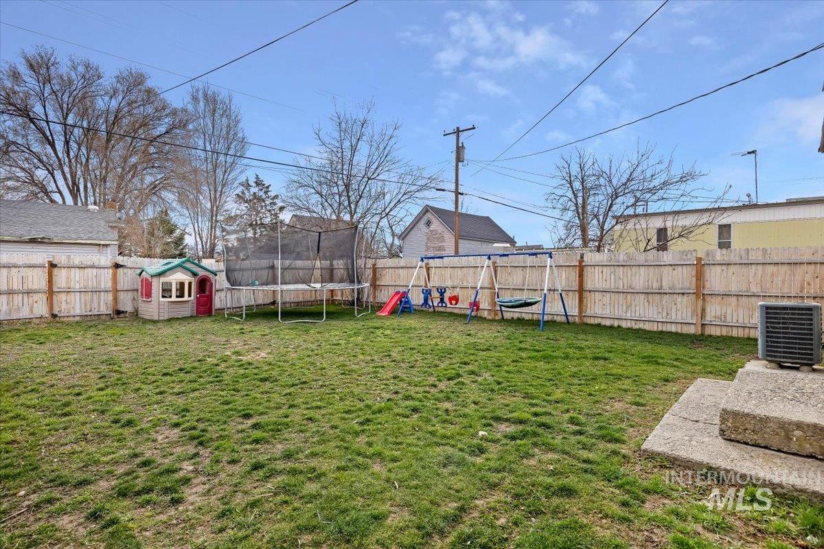 326 Montana Street, Gooding, Idaho 83330, 2 Bedrooms, 1 Bathroom, Residential For Sale, Price $258,000, 98977952