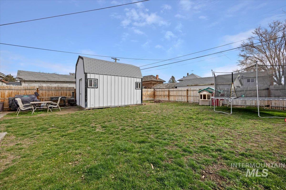 326 Montana Street, Gooding, Idaho 83330, 2 Bedrooms, 1 Bathroom, Residential For Sale, Price $258,000, 98977952