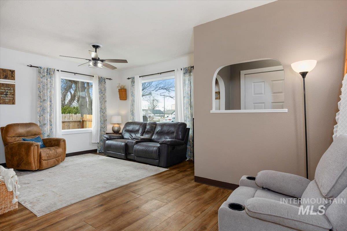 326 Montana Street, Gooding, Idaho 83330, 2 Bedrooms, 1 Bathroom, Residential For Sale, Price $258,000, 98977952