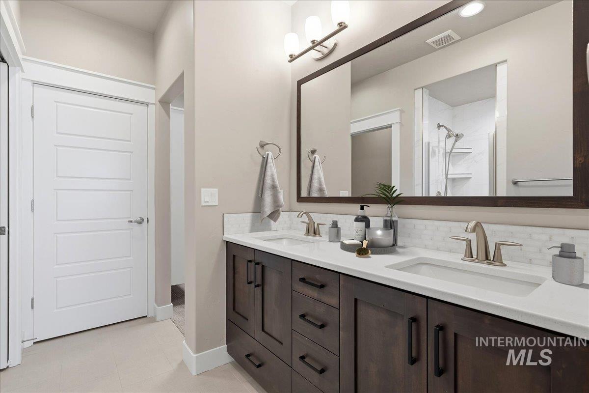 3710 W Silver River Ln, Meridian, Idaho 83646, 3 Bedrooms, 2 Bathrooms, Residential For Sale, Price $554,900,MLS 98977954