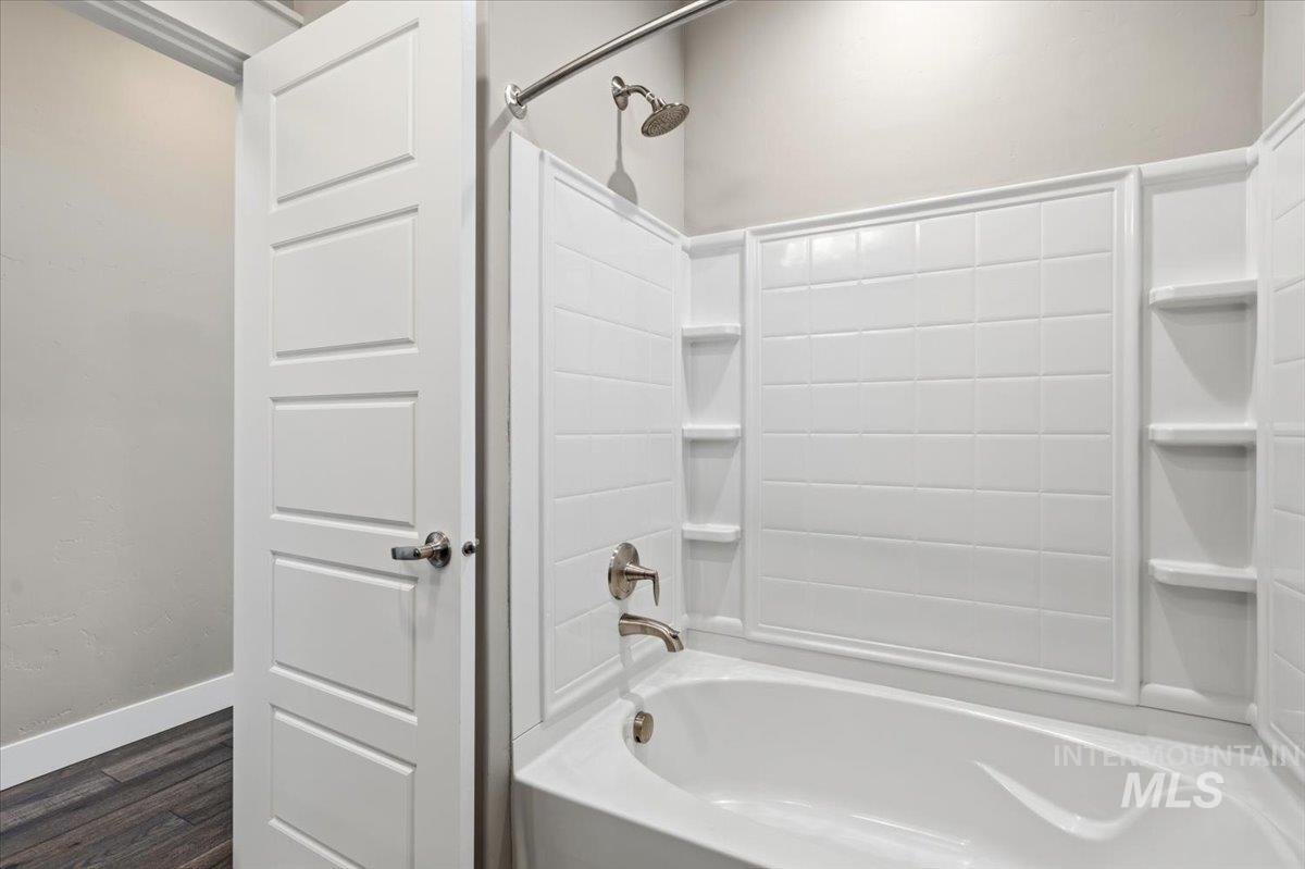 3710 W Silver River Ln, Meridian, Idaho 83646, 3 Bedrooms, 2 Bathrooms, Residential For Sale, Price $554,900,MLS 98977954