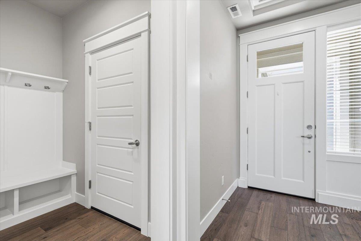 3710 W Silver River Ln, Meridian, Idaho 83646, 3 Bedrooms, 2 Bathrooms, Residential For Sale, Price $554,900,MLS 98977954