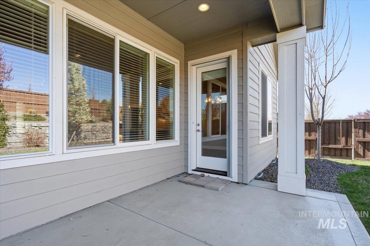 3710 W Silver River Ln, Meridian, Idaho 83646, 3 Bedrooms, 2 Bathrooms, Residential For Sale, Price $554,900,MLS 98977954