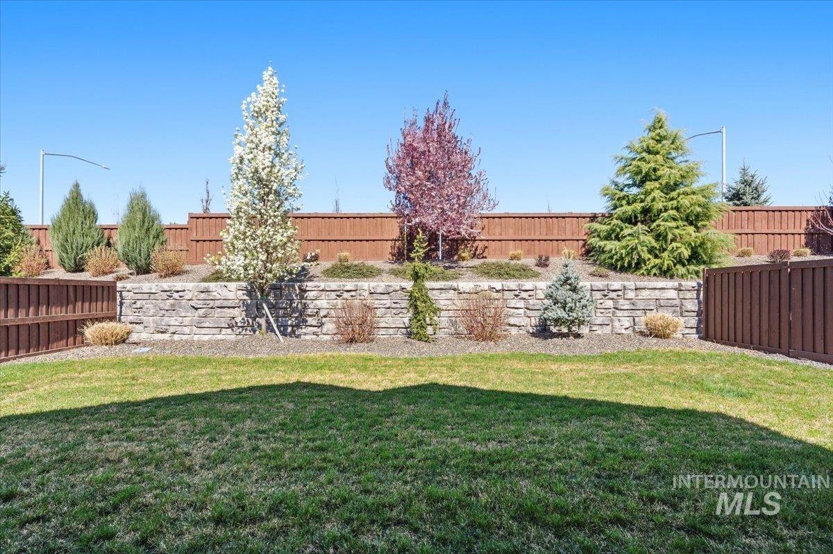 3710 W Silver River Ln, Meridian, Idaho 83646, 3 Bedrooms, 2 Bathrooms, Residential For Sale, Price $554,900,MLS 98977954