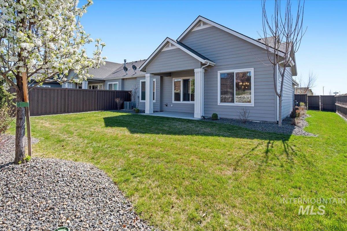 3710 W Silver River Ln, Meridian, Idaho 83646, 3 Bedrooms, 2 Bathrooms, Residential For Sale, Price $554,900,MLS 98977954