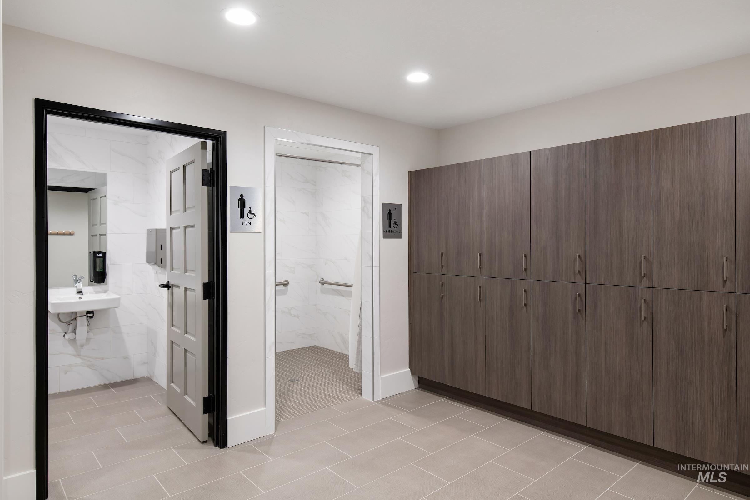 3710 W Silver River Ln, Meridian, Idaho 83646, 3 Bedrooms, 2 Bathrooms, Residential For Sale, Price $559,900, 98977954