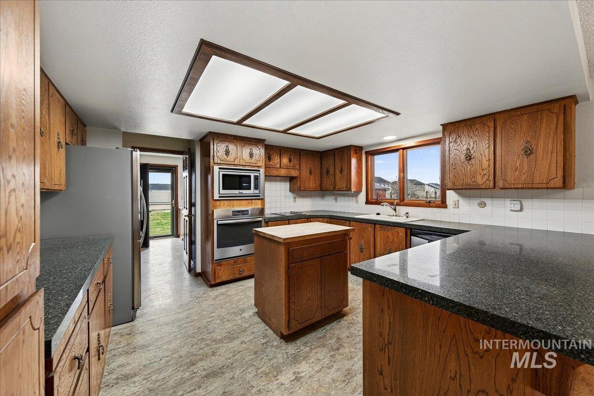 1124 E Lewis Ln, Nampa, Idaho 83686, 4 Bedrooms, 2.5 Bathrooms, Residential For Sale, Price $785,000, 98977957