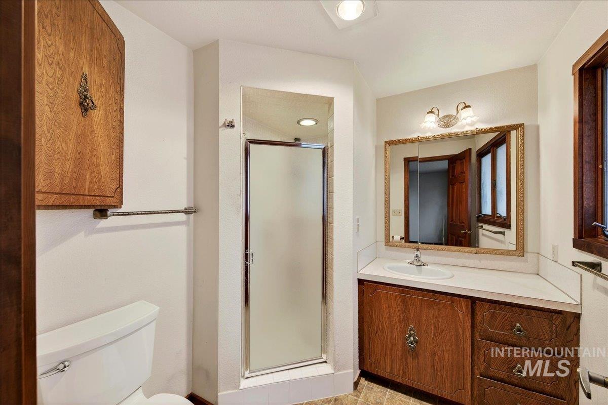 1124 E Lewis Ln, Nampa, Idaho 83686, 4 Bedrooms, 2.5 Bathrooms, Residential For Sale, Price $785,000, 98977957