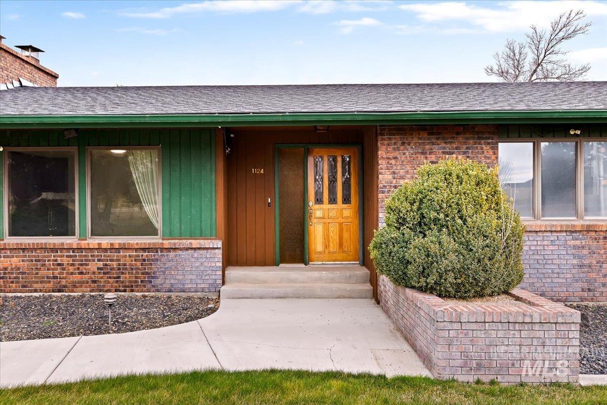 1124 E Lewis Ln, Nampa, Idaho 83686, 4 Bedrooms, 2.5 Bathrooms, Residential For Sale, Price $785,000, 98977957