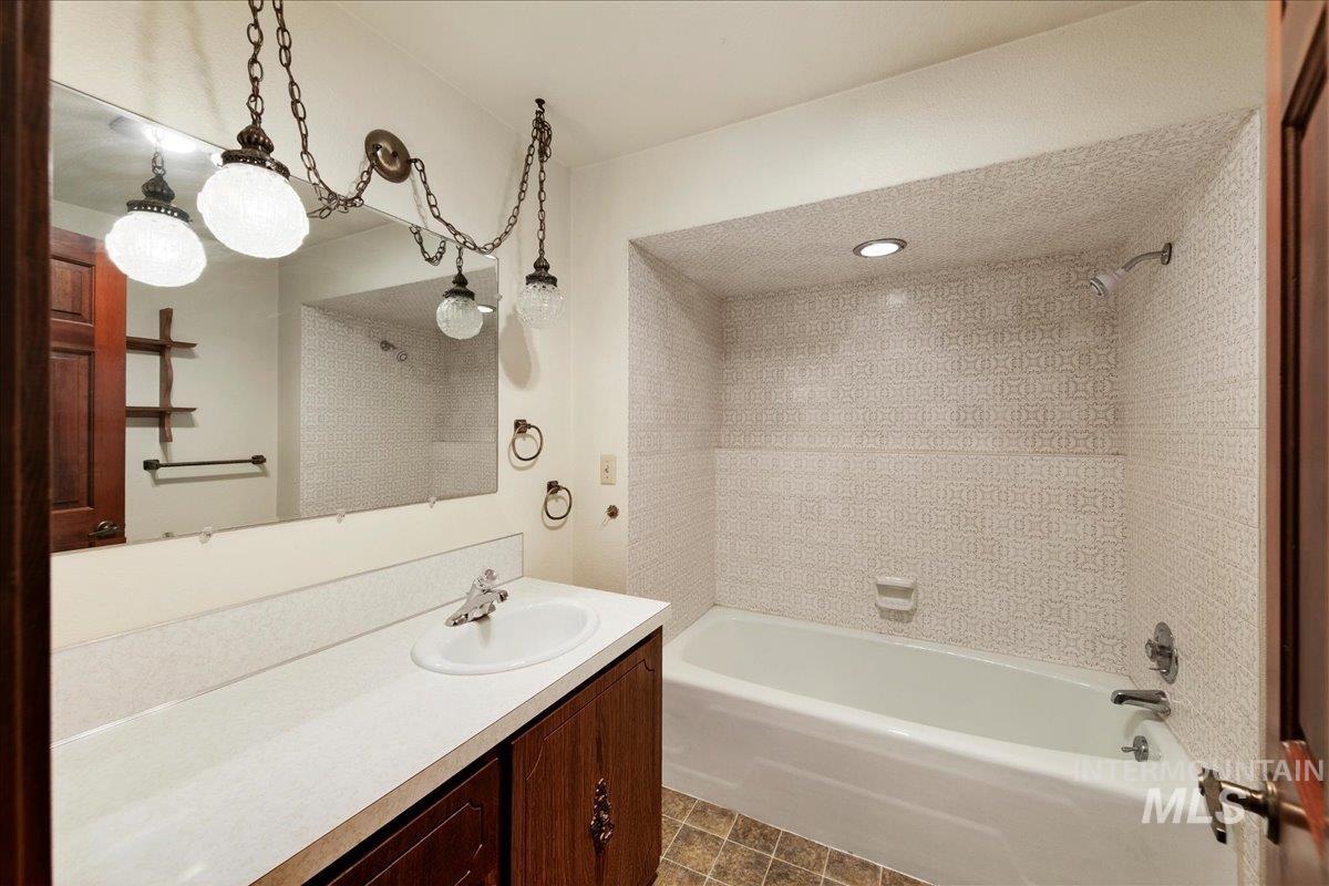 1124 E Lewis Ln, Nampa, Idaho 83686, 4 Bedrooms, 2.5 Bathrooms, Residential For Sale, Price $785,000, 98977957