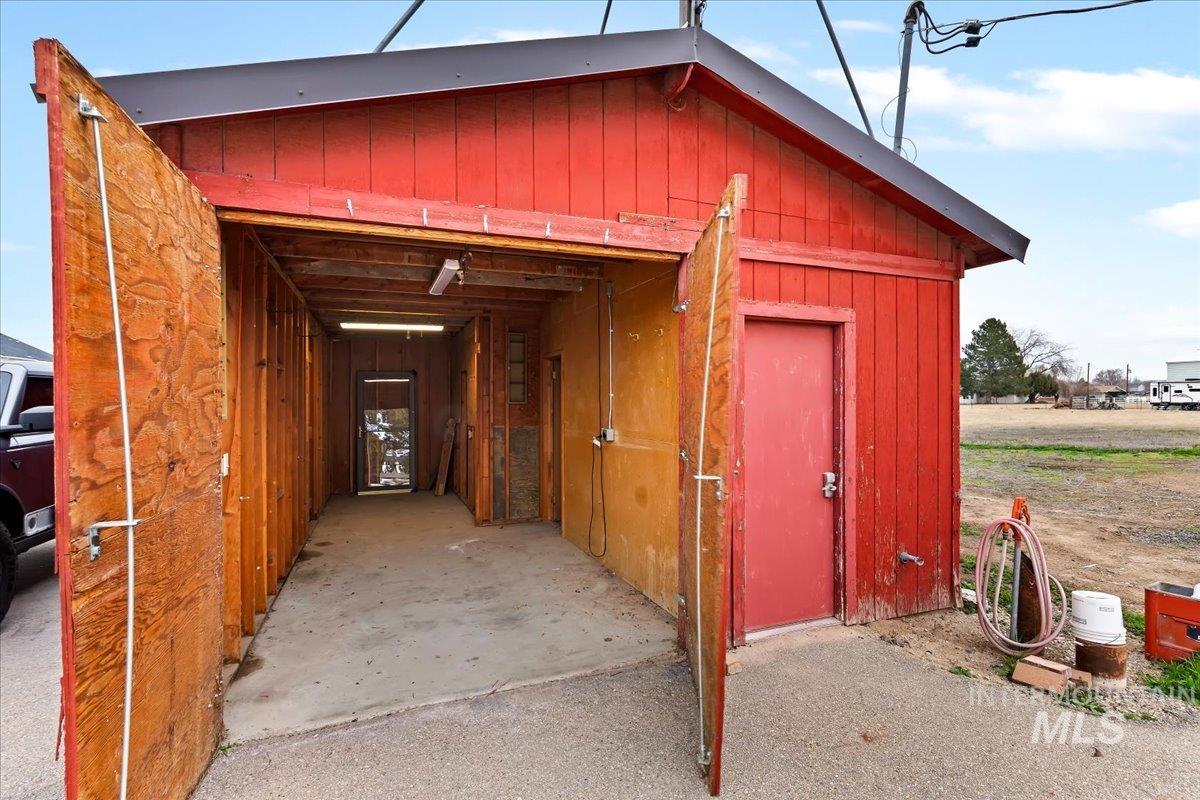 1124 E Lewis Ln, Nampa, Idaho 83686, 4 Bedrooms, 2.5 Bathrooms, Residential For Sale, Price $785,000, 98977957