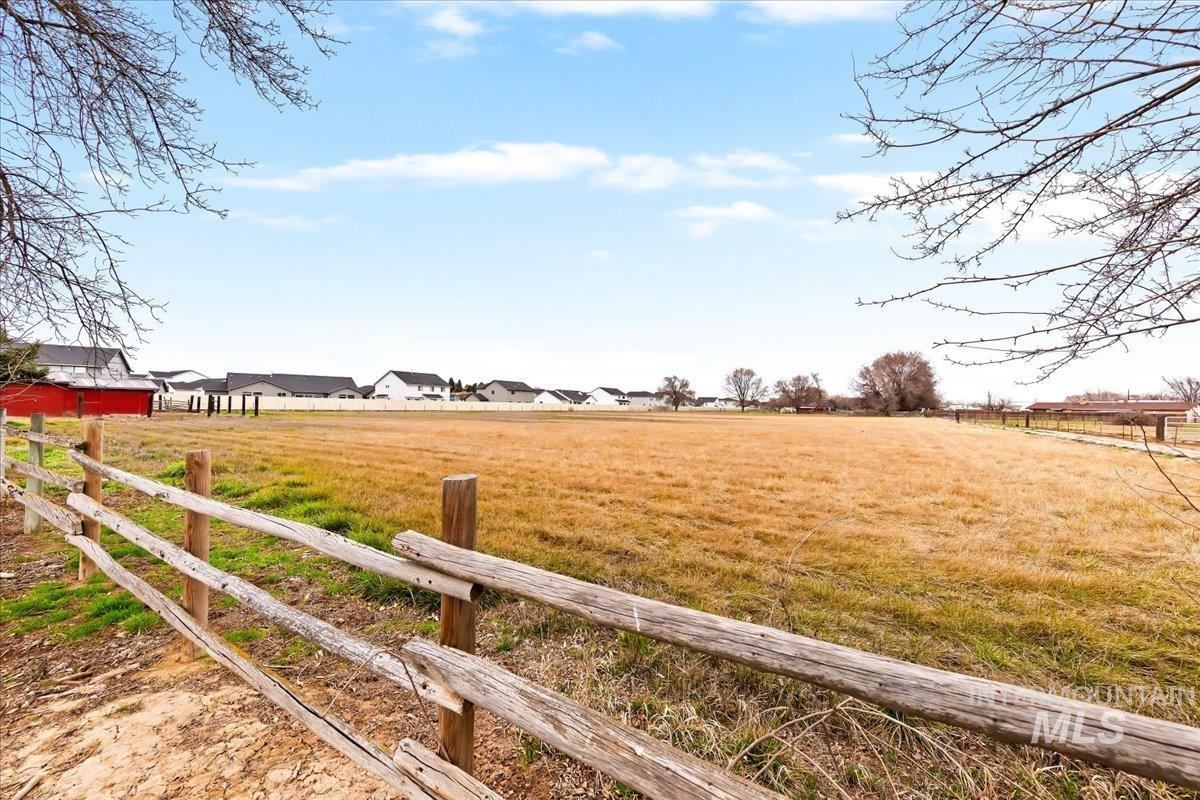 1124 E Lewis Ln, Nampa, Idaho 83686, 4 Bedrooms, 2.5 Bathrooms, Residential For Sale, Price $785,000,MLS 98977957