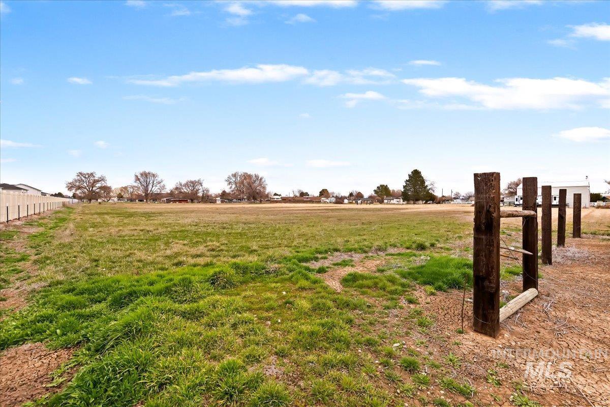 1124 E Lewis Ln, Nampa, Idaho 83686, 4 Bedrooms, 2.5 Bathrooms, Residential For Sale, Price $785,000,MLS 98977957