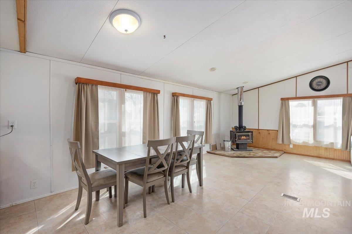 420 E Avenue C, Wendell, Idaho 83355, 4 Bedrooms, 2 Bathrooms, Residential For Sale, Price $284,500,MLS 98977962