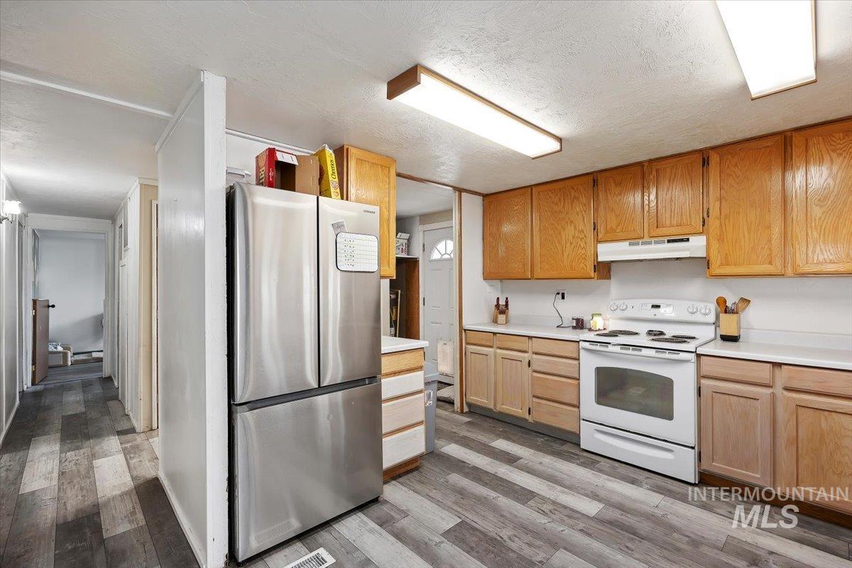 420 E Avenue C, Wendell, Idaho 83355, 4 Bedrooms, 2 Bathrooms, Residential For Sale, Price $284,500,MLS 98977962