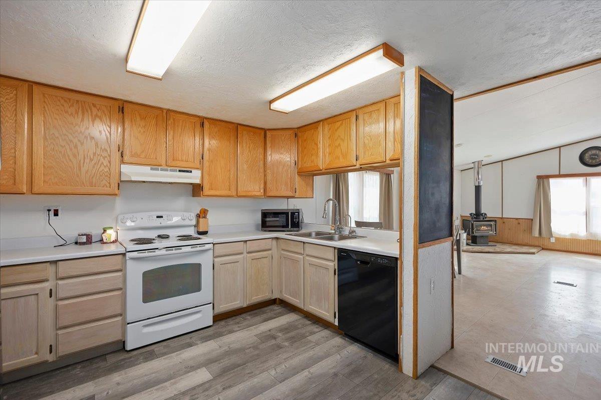 420 E Avenue C, Wendell, Idaho 83355, 4 Bedrooms, 2 Bathrooms, Residential For Sale, Price $284,500,MLS 98977962