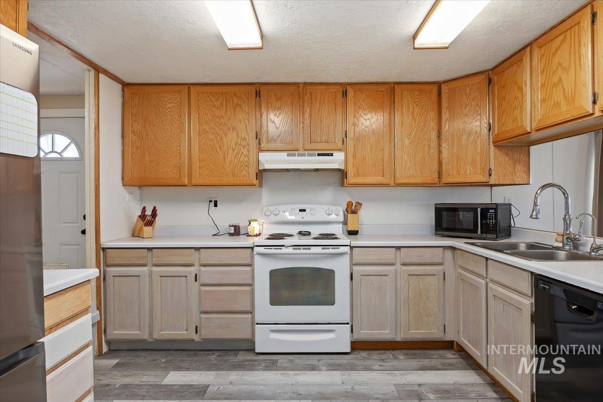 420 E Avenue C, Wendell, Idaho 83355, 4 Bedrooms, 2 Bathrooms, Residential For Sale, Price $284,500,MLS 98977962