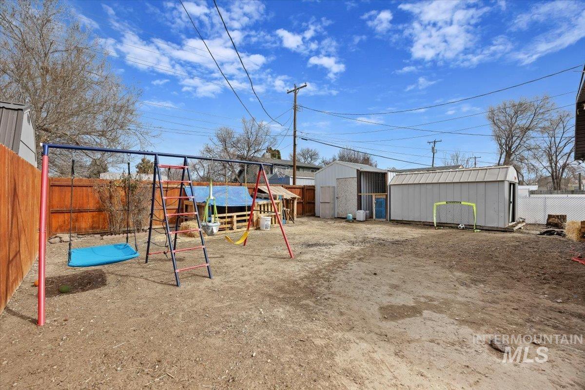 420 E Avenue C, Wendell, Idaho 83355, 4 Bedrooms, 2 Bathrooms, Residential For Sale, Price $284,500,MLS 98977962