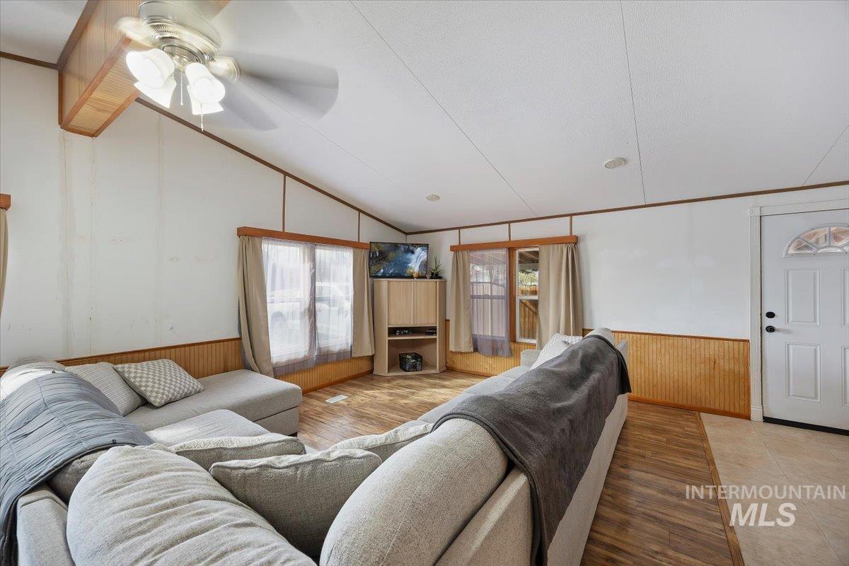 420 E Avenue C, Wendell, Idaho 83355, 4 Bedrooms, 2 Bathrooms, Residential For Sale, Price $284,500,MLS 98977962