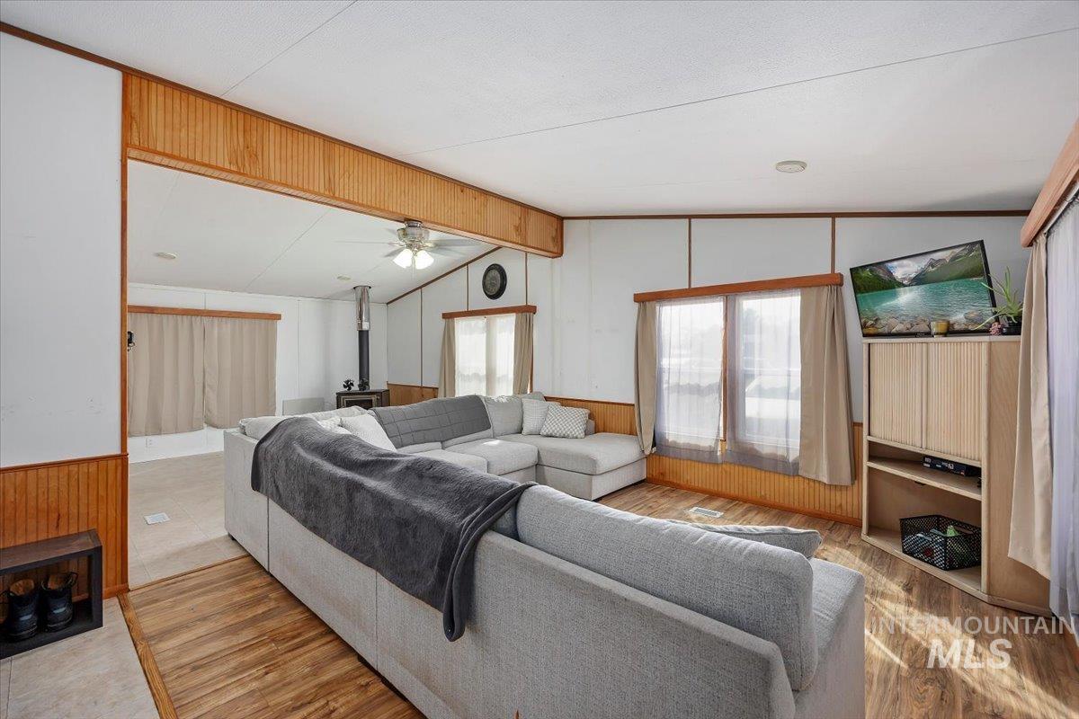 420 E Avenue C, Wendell, Idaho 83355, 4 Bedrooms, 2 Bathrooms, Residential For Sale, Price $284,500,MLS 98977962